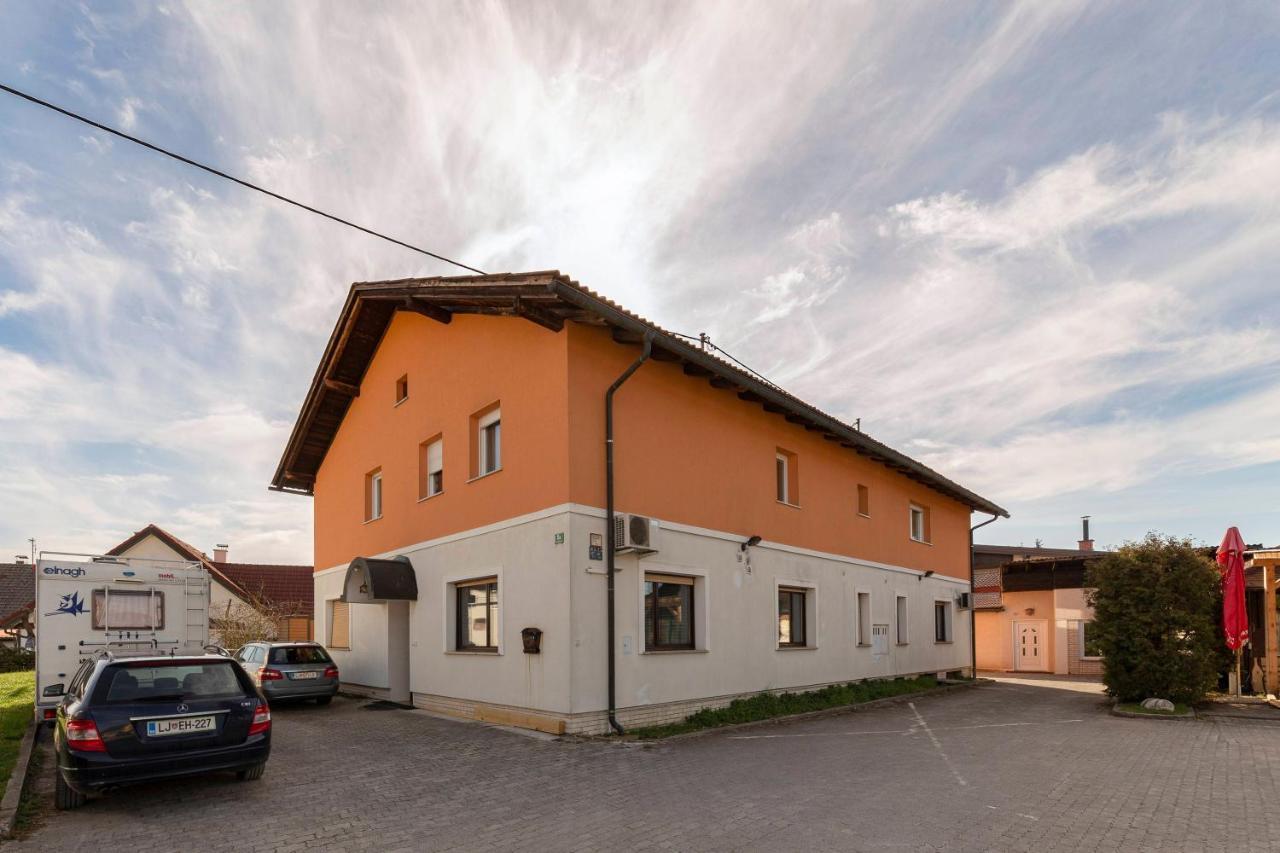 Apartments Keber Ljubljana Bagian luar foto